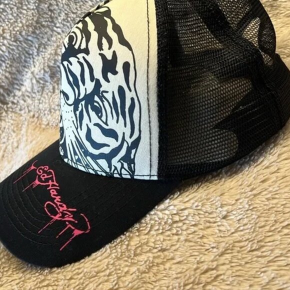 Ed Hardy Tiger Outline Trucker Hat Mesh Snapback Cap Ivory Black NWT - Picture 3 of 4